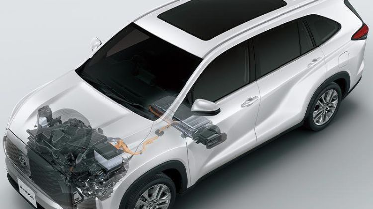 Sama-sama Hybrid, Mending Toyota Innova Zenix TSS apa Wuling Almaz?