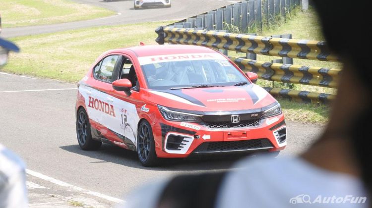 Tipenya Sama, Honda City Hatchback RS dan Toyota Yaris GR Sport Lakukan Debut Balap di Kelas Berbeda