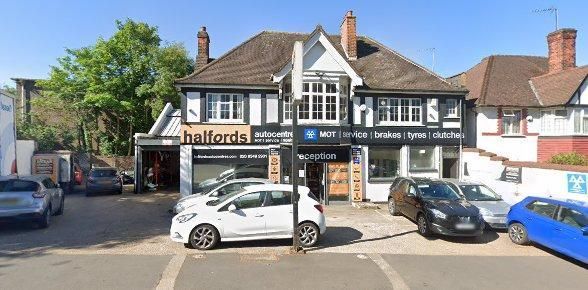 Halfords Autocentre Finchley-01