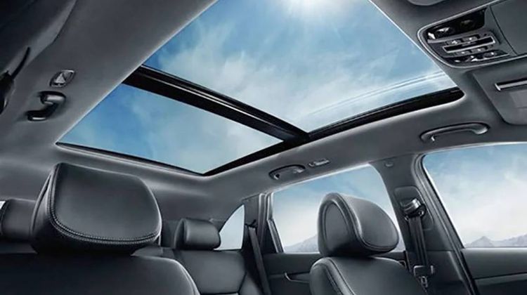Toyota Kijang Innova Zenix 2023 Pakai Panoramic Roof, Begini Cara Merawatnya Biar Atap Gak Bocor