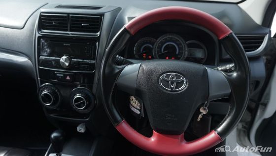 Toyota Avanza Veloz 1.3 MT Interior 006