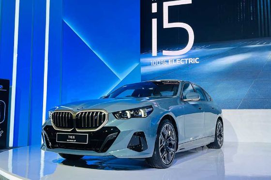Mobil Listrik BMW i5 2024 Diperkenalkan di Indonesia, Nggak Perlu Pusing Lagi Urusan Ngecas Baterai