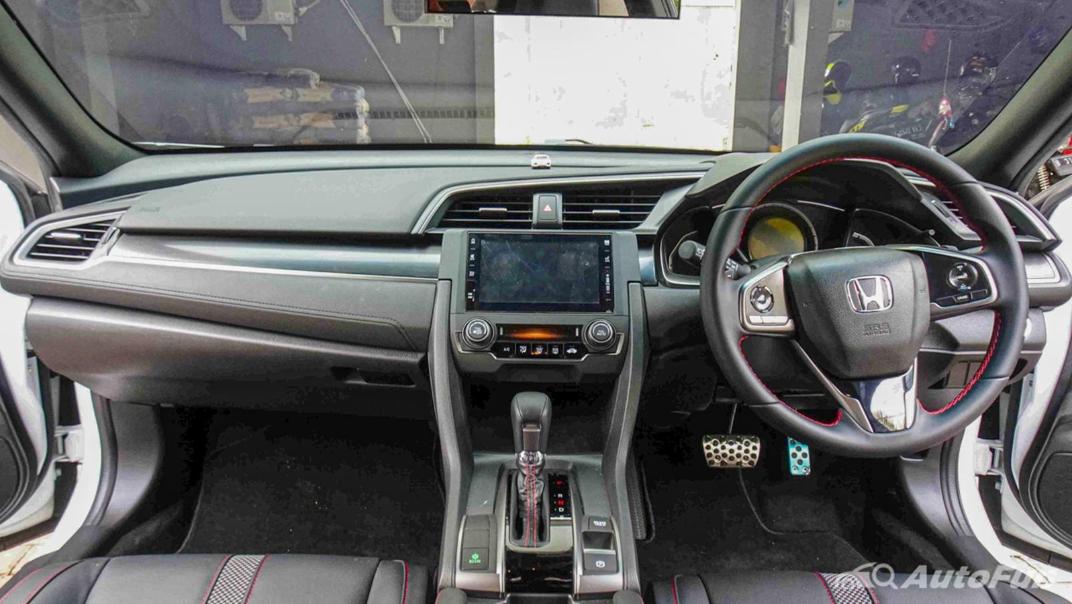 Honda Civic Hatchback RS Interior 002