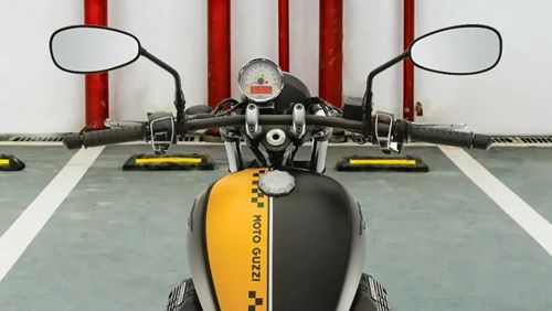 Moto Guzzi V9 Bobber Standard Eksterior 009