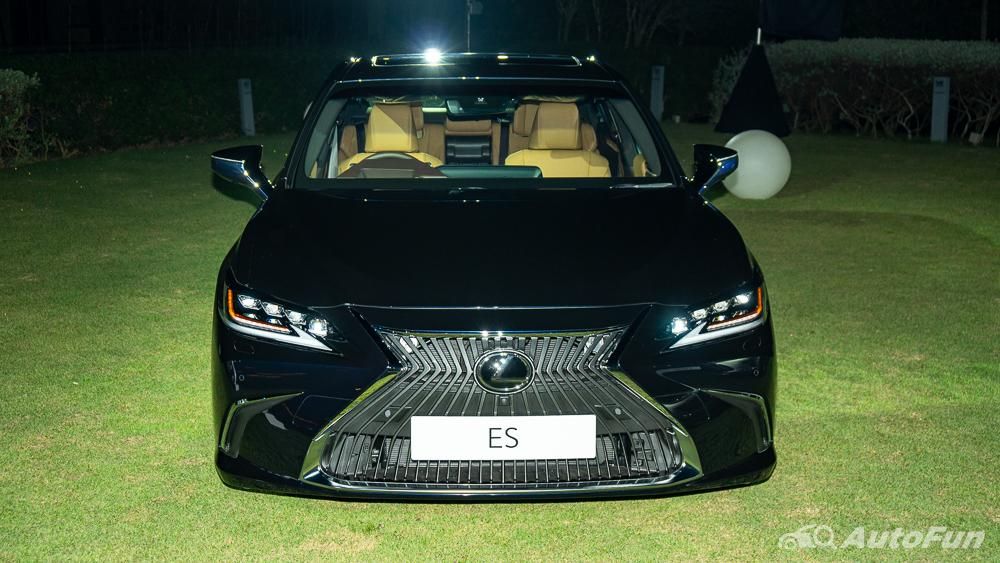Lexus ES 2019 Eksterior 002