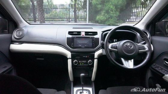 Toyota Rush 1.5 TRD Sportivo AT Interior 001