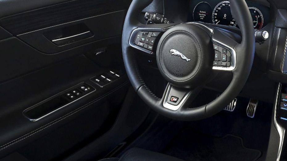 Jaguar XF 2019 Interior 001