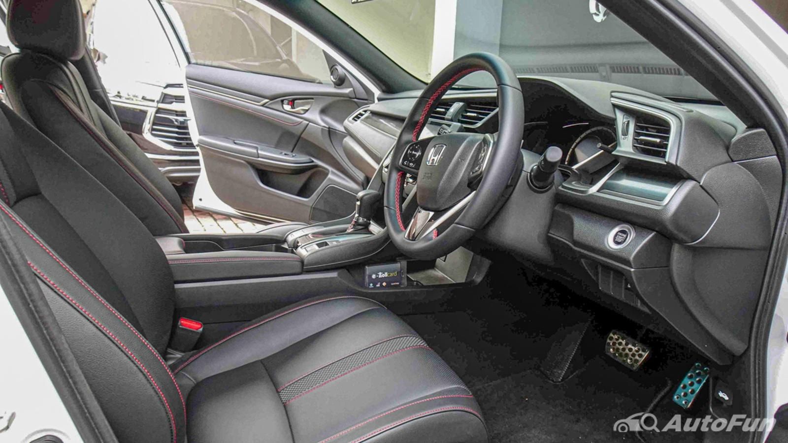 Honda Civic Hatchback RS Interior 001