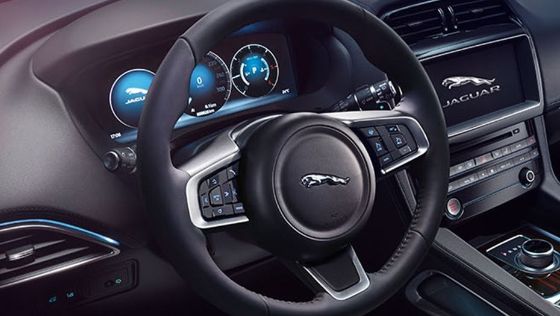 Jaguar F-PACE 2019 Interior 002