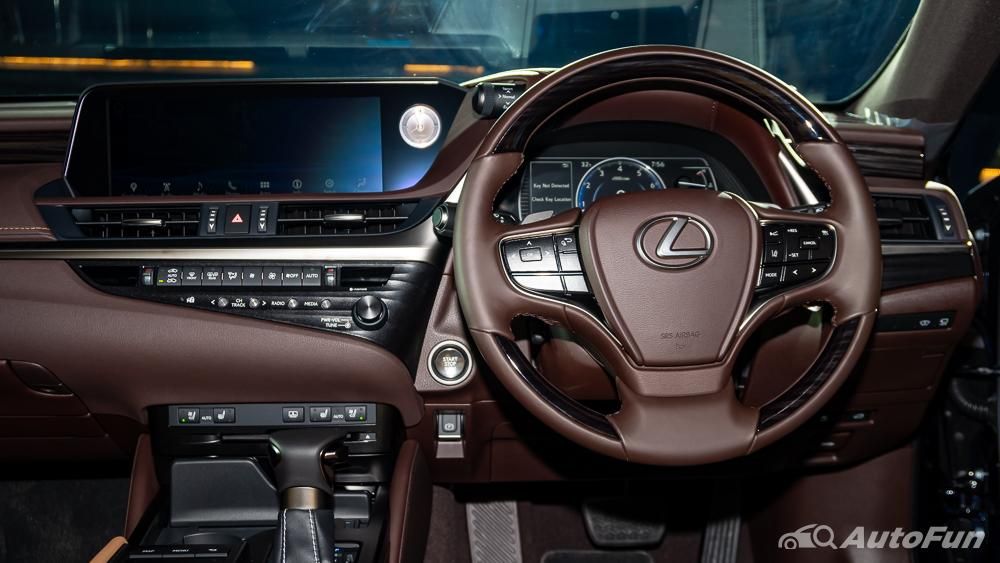 Lexus ES 2019 Interior 003