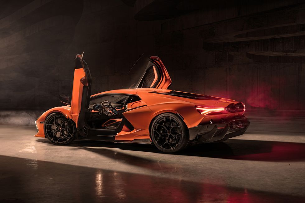 Lamborghini Revuelto ini mampu berakselerasi dari 0-100 km per jam hanya dalam waktu 2,5 detik, 