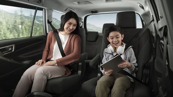 2020 Toyota Kijang Innova 2.0 V Luxury A/T Interior 007