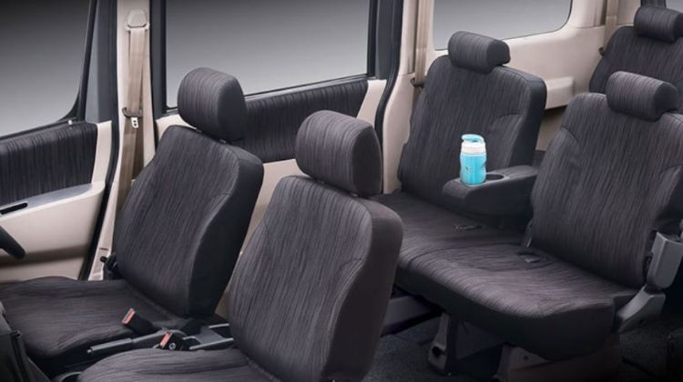 Harga Suzuki Carry Minibus 2021 Tembus Rp 262 Juta, Mending Beli Daihatsu Luxio atau Wuling Cortez?