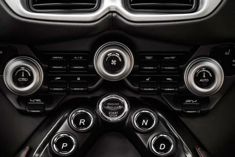Aston Martin Vantage 2019 Interior 004