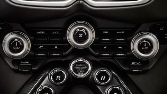 Aston Martin Vantage 2019 Interior 004