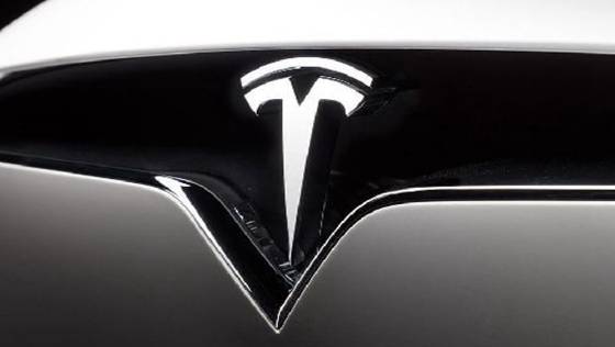 Tesla Model X 2019 Eksterior 010