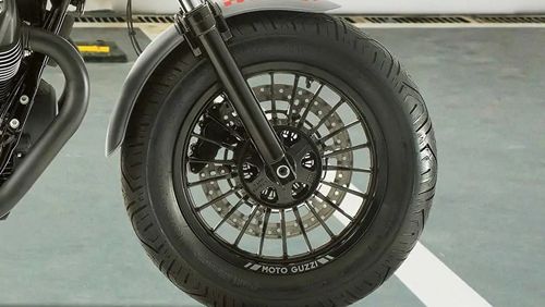 Moto Guzzi V9 Bobber Standard Eksterior 005