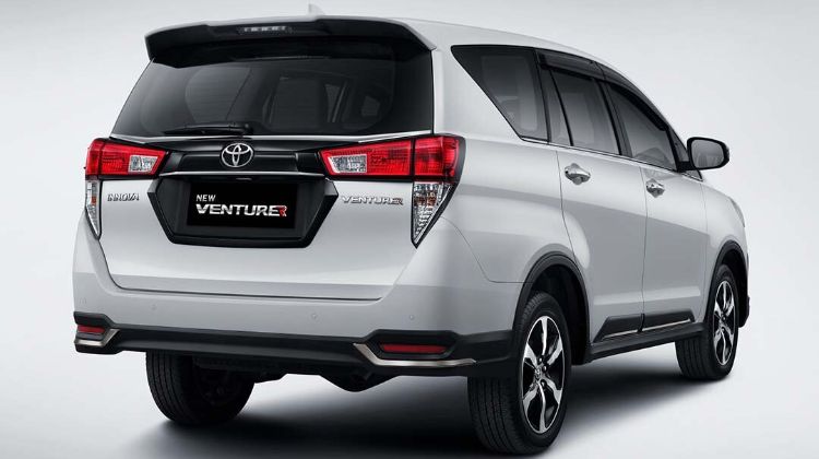Ingin Beli Toyota Innova Venturer 2021 Secara Kredit, Segini Gaji Minimum yang Disyaratkan
