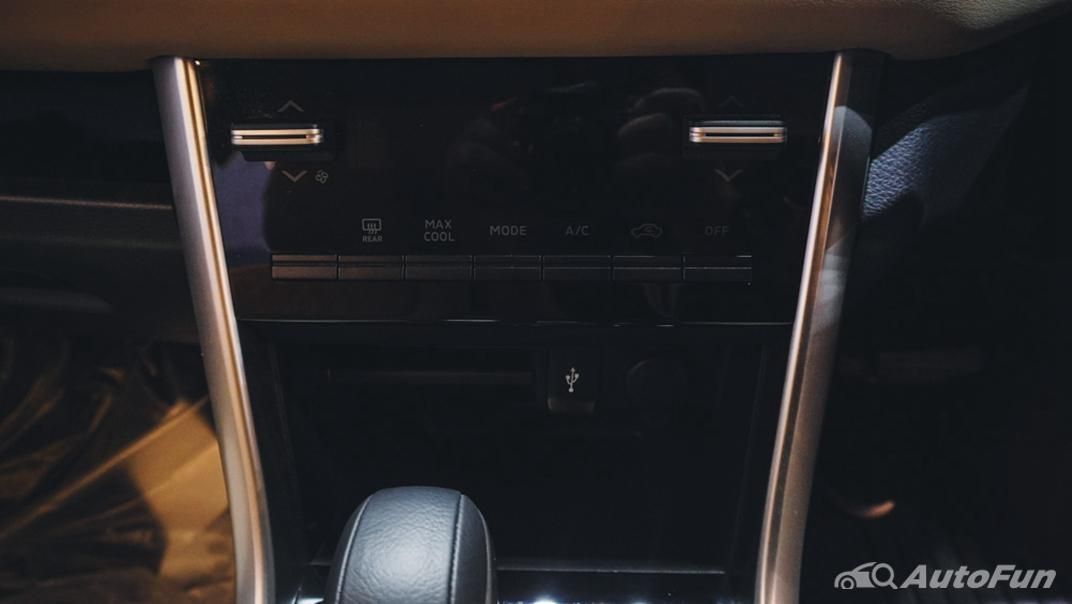 Mitsubishi Xpander Ultimate CVT 2022 Interior 003