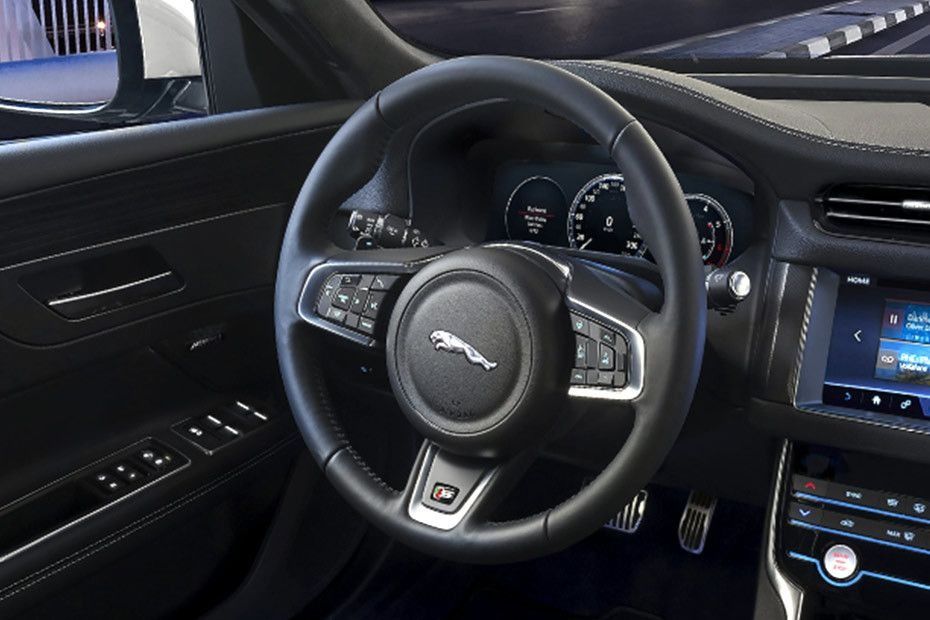 Jaguar XF 2019 Interior 002