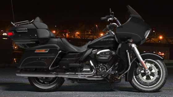 2021 Harley Davidson Road Glide Ultra Standard Warna 005