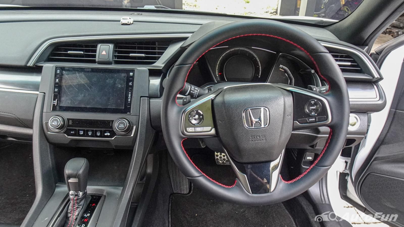 Honda Civic Hatchback RS Interior 003