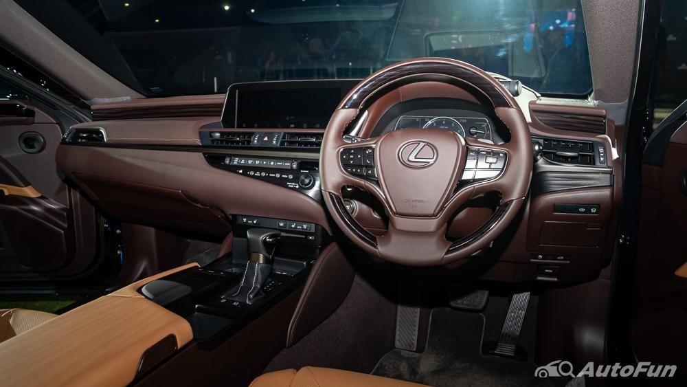 Lexus ES 2019 Interior 002