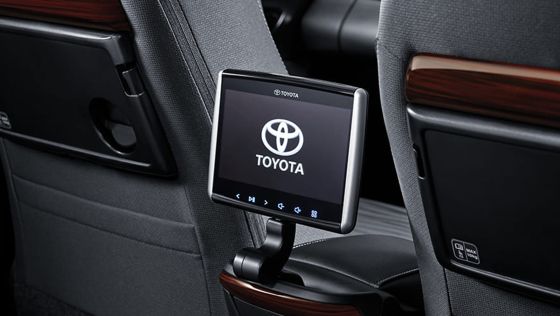 2020 Toyota Kijang Innova 2.0 V Luxury A/T Interior 006