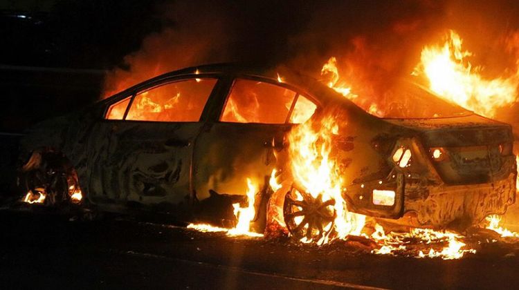 Cek Fakta Kecelakaan Maut Toyota Camry di Pasar Senen, Tabrak Separator Busway Kenapa Bisa Langsung Terbakar?
