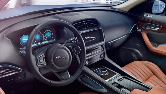 Jaguar F-PACE 2019 Interior 001