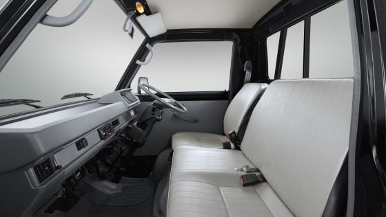 Mitsubishi L300 Cab Chasiss 2022 Interior 001