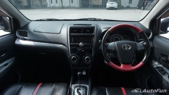 Toyota Avanza Veloz 1.3 MT Interior 002