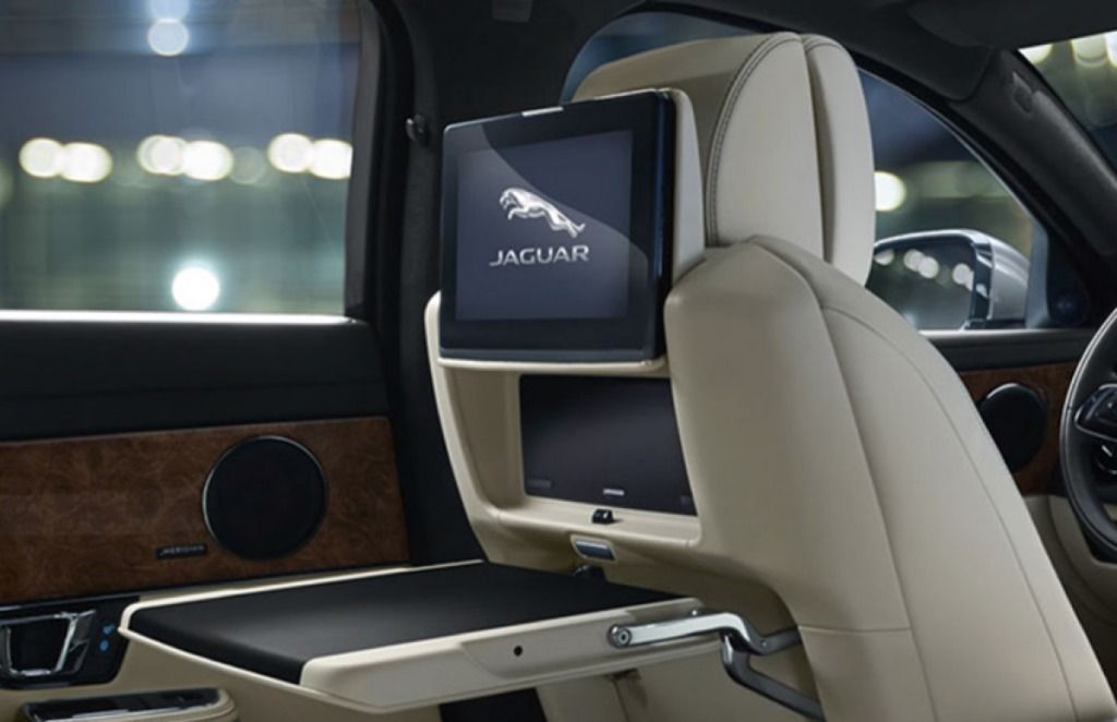 Jaguar XJ 2019 Interior 005