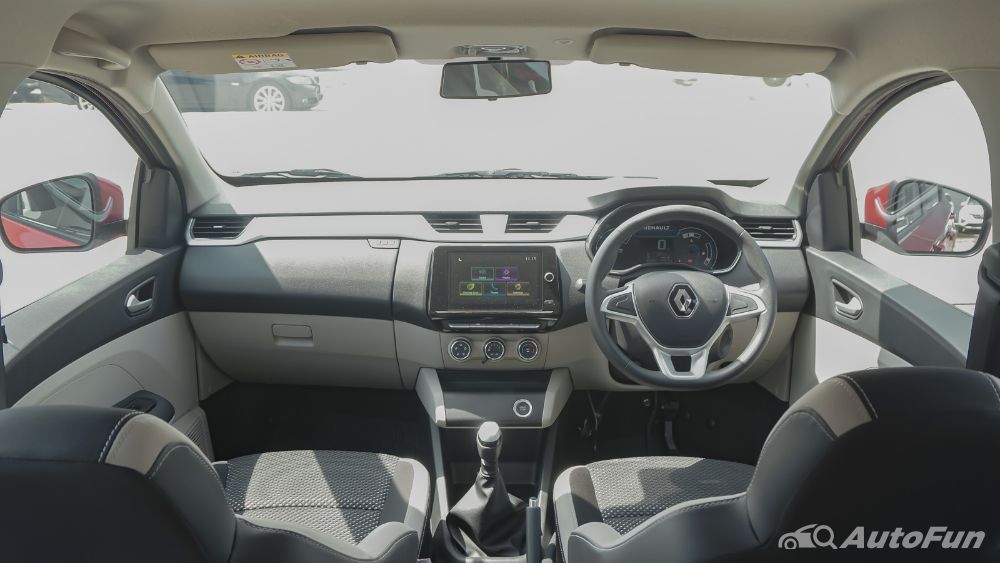 Renault Triber RXZ MT Interior 001