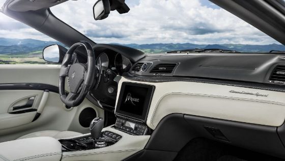Maserati Grancabrio 2019 Interior 003