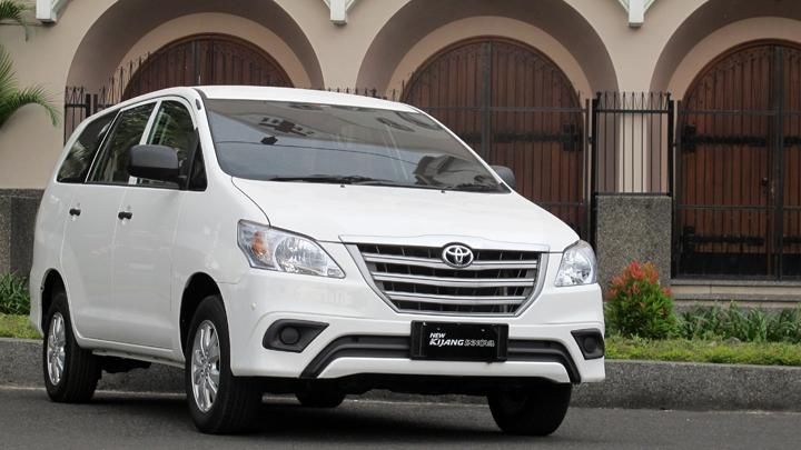 Mobil Keluarga Rp 200 Jutaan, Pilih Toyota Avanza 2021 atau Toyota Kijang Innova Diesel Bekas 2015?