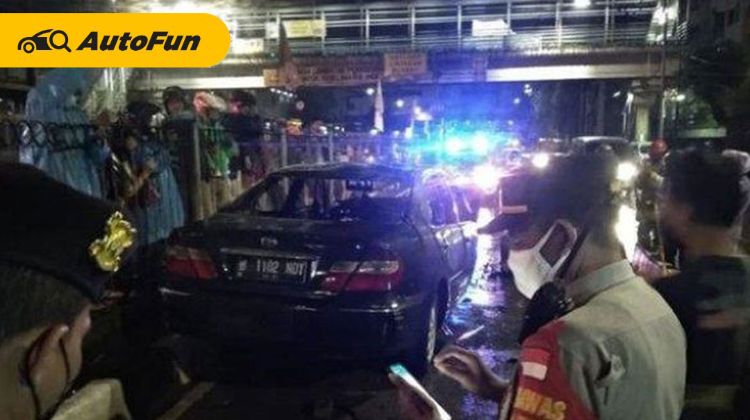 Cek Fakta Kecelakaan Maut Toyota Camry di Pasar Senen, Tabrak Separator Busway Kenapa Bisa Langsung Terbakar?