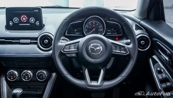 Mazda 2 GT AT 2022 Interior 005