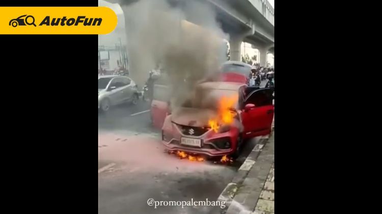 Serem! Suzuki Baleno Baru Keluar dari Dealer Ludes Terbakar di Palembang
