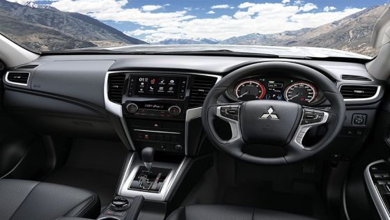 Mitsubishi Triton Exceed MT Double Cab 4WD Interior 001