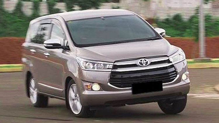 Mobil Keluarga Rp 200 Jutaan, Pilih Toyota Avanza 2021 atau Toyota Kijang Innova Diesel Bekas 2015?
