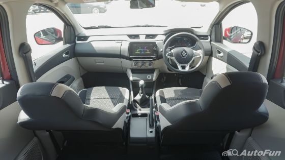 Renault Triber RXZ MT Interior 002