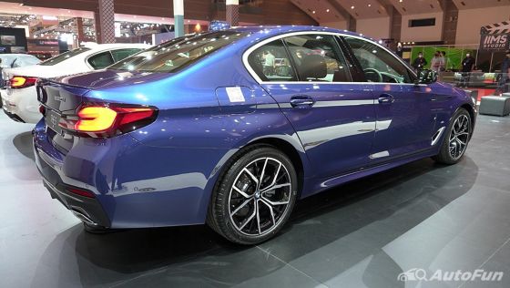 2021 BMW 5 Series Sedan Eksterior 003