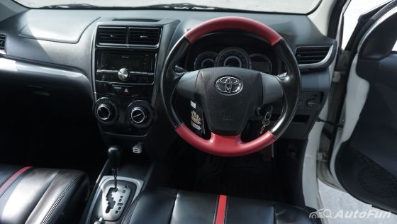 Toyota Avanza Veloz 1.3 MT Interior 005
