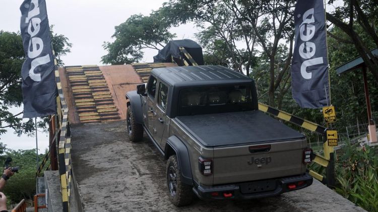 Jeep Gladiator 2021 Resmi Hadir di Indonesia, Harganya Tembus Rp2 Miliar