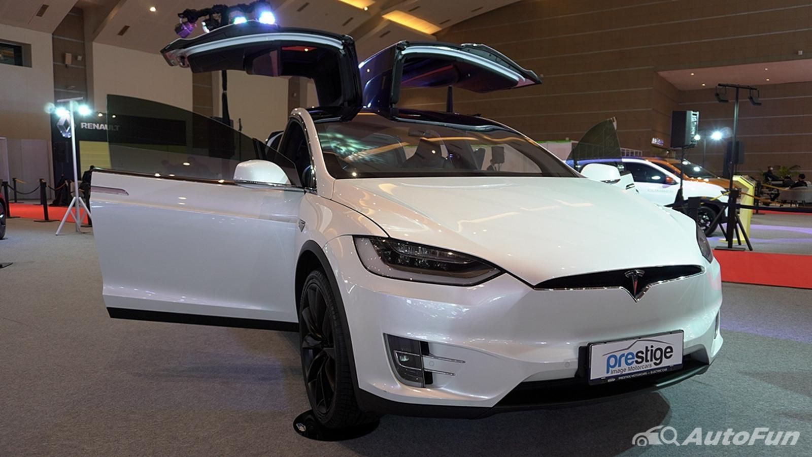 2021 Tesla Model X Eksterior 001