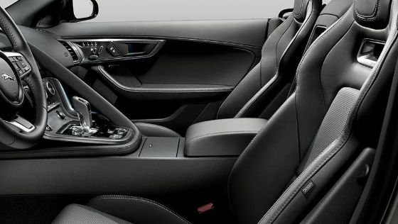 Jaguar F-TYPE 2019 Interior 003