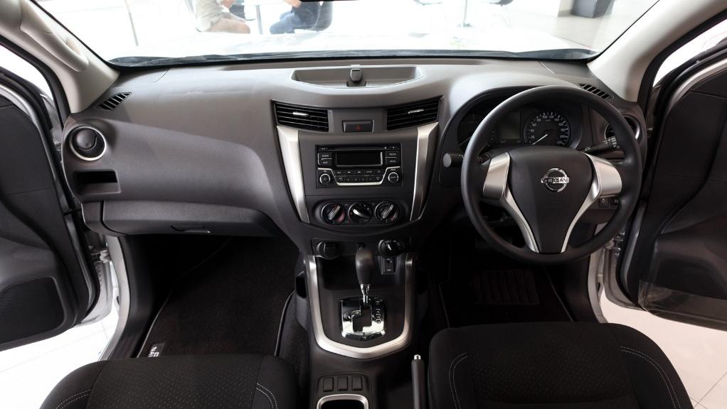 Nissan Navara 2019 Interior 001
