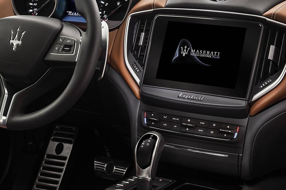 Maserati Ghibli 2019 Interior 003