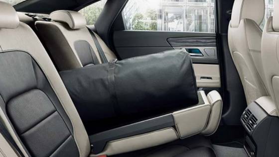 Jaguar XF 2019 Interior 013